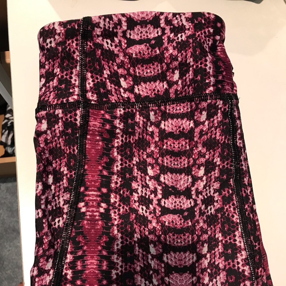 Under Armour small Compression Leggings